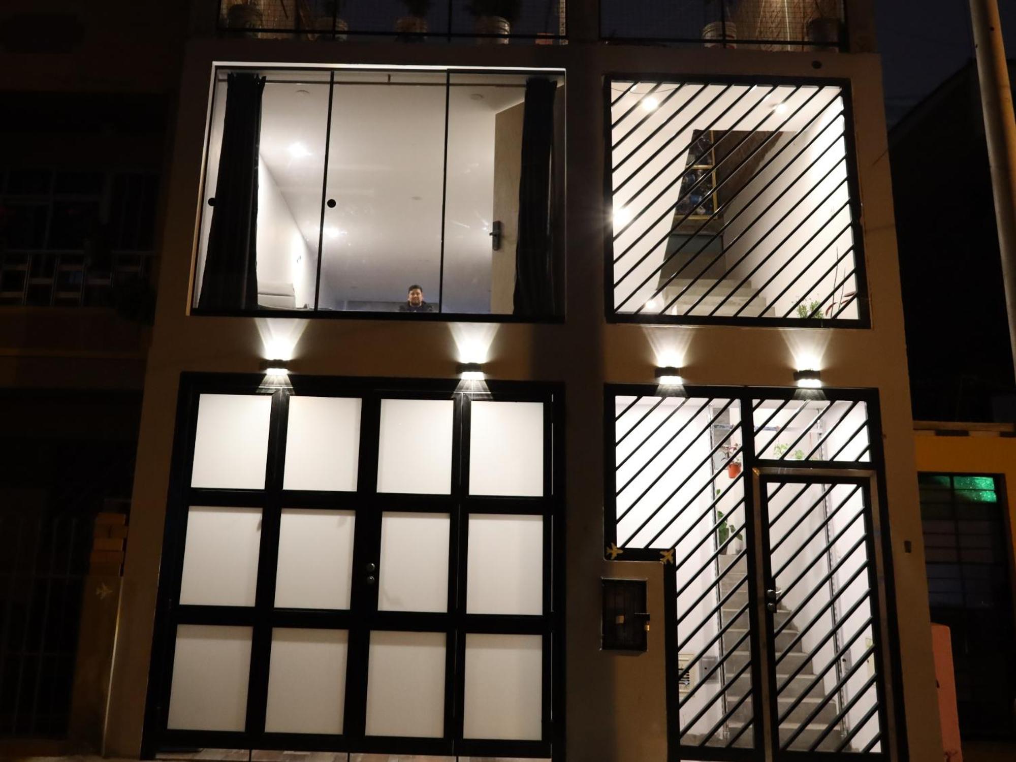 Sabina Aeropuerto Hostel Лима Экстерьер фото